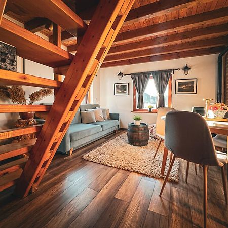 Woodenhouse With Two Apartments Otočac Dış mekan fotoğraf