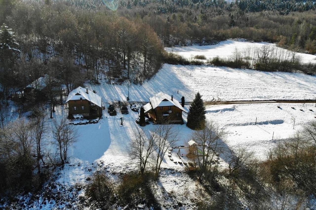 Woodenhouse With Two Apartments Otočac Dış mekan fotoğraf