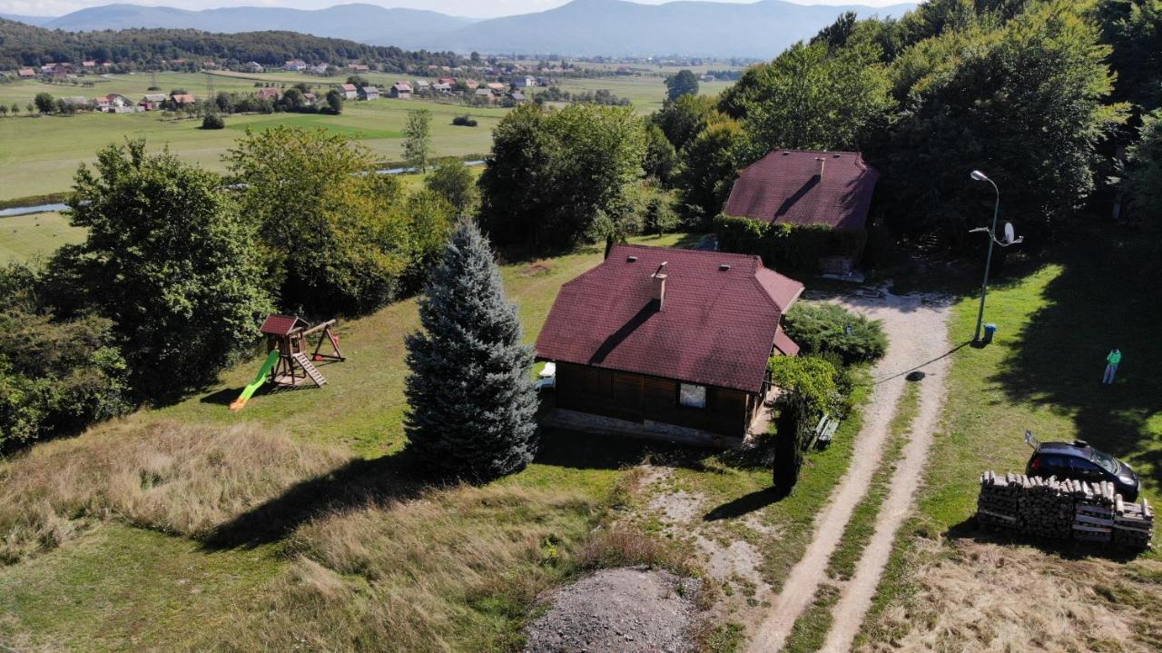 Woodenhouse With Two Apartments Otočac Dış mekan fotoğraf