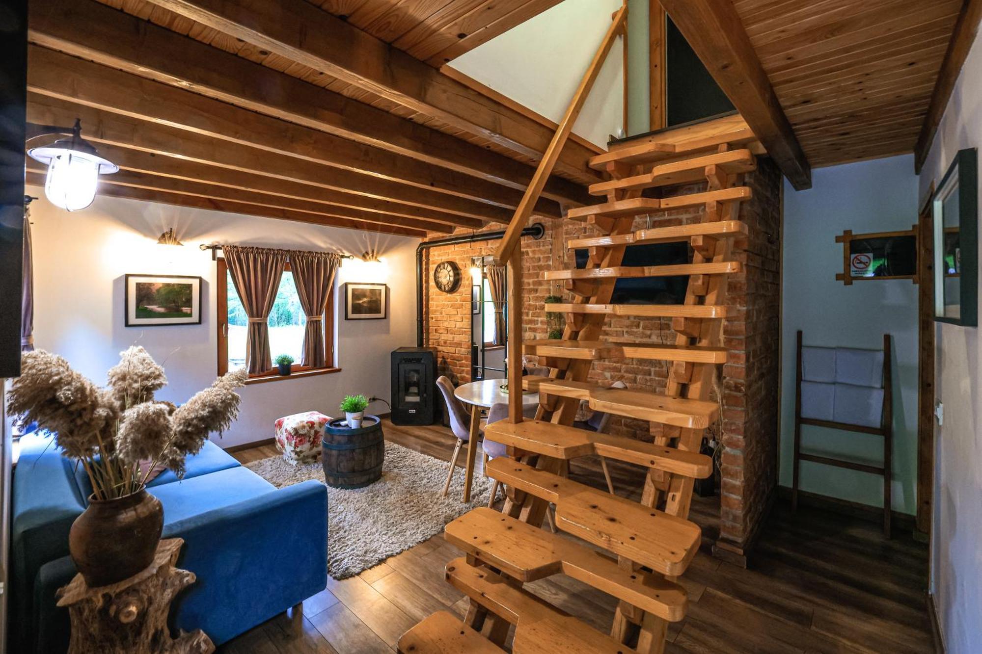 Woodenhouse With Two Apartments Otočac Oda fotoğraf