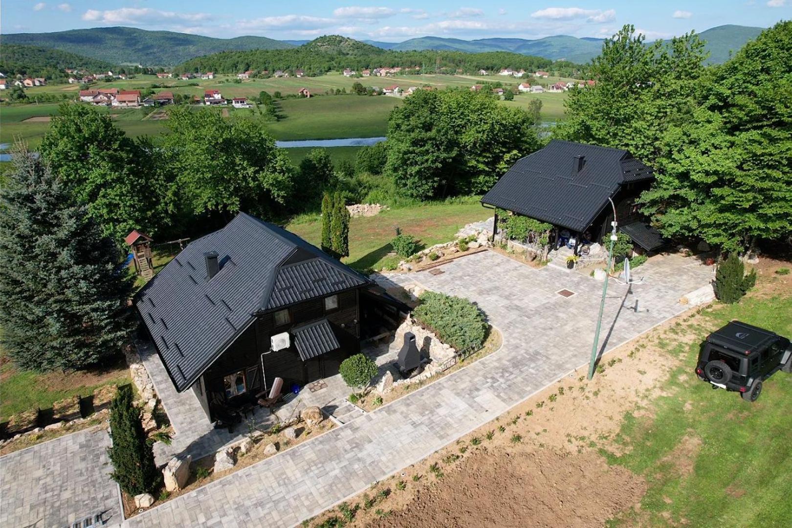Woodenhouse With Two Apartments Otočac Dış mekan fotoğraf