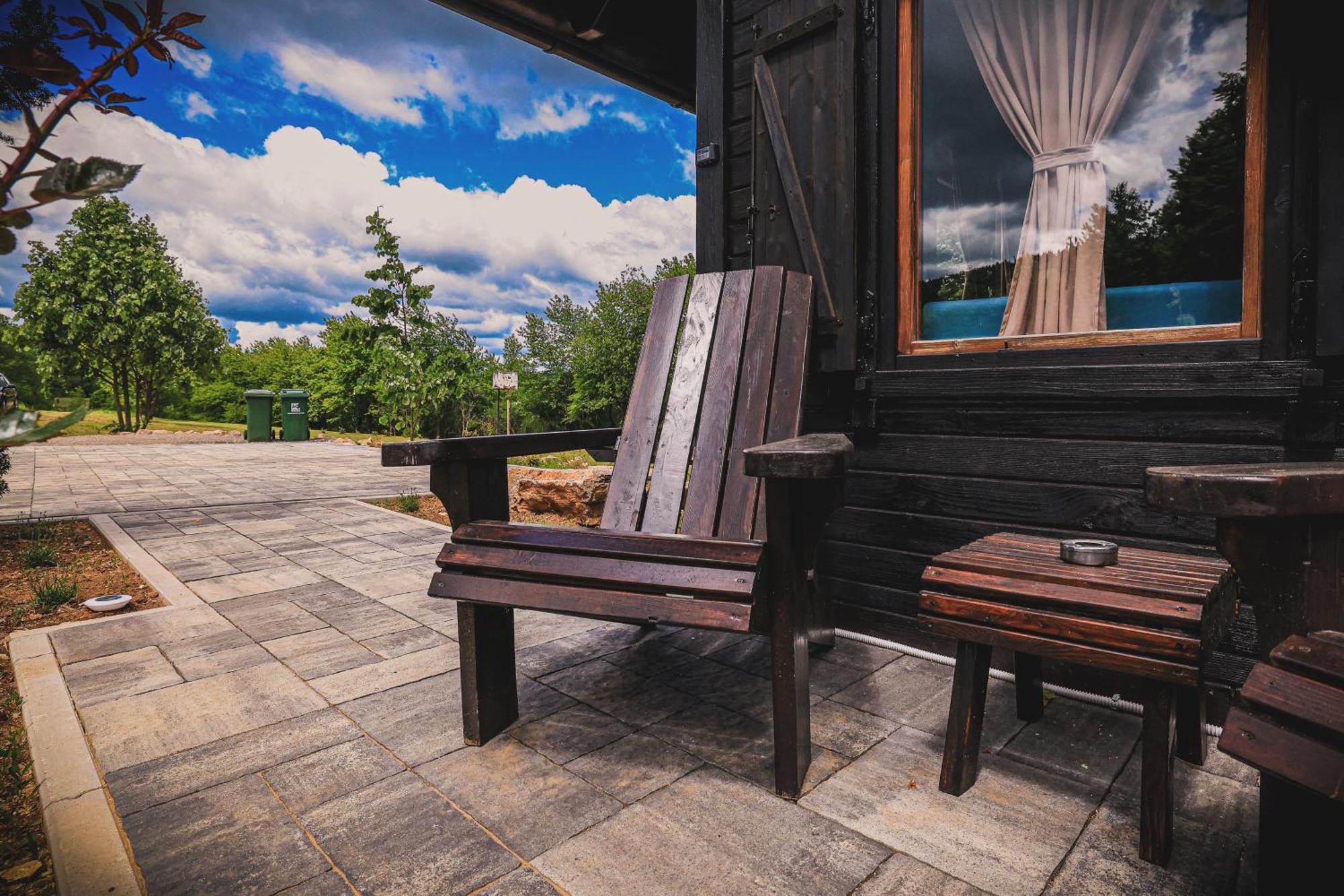 Woodenhouse With Two Apartments Otočac Dış mekan fotoğraf