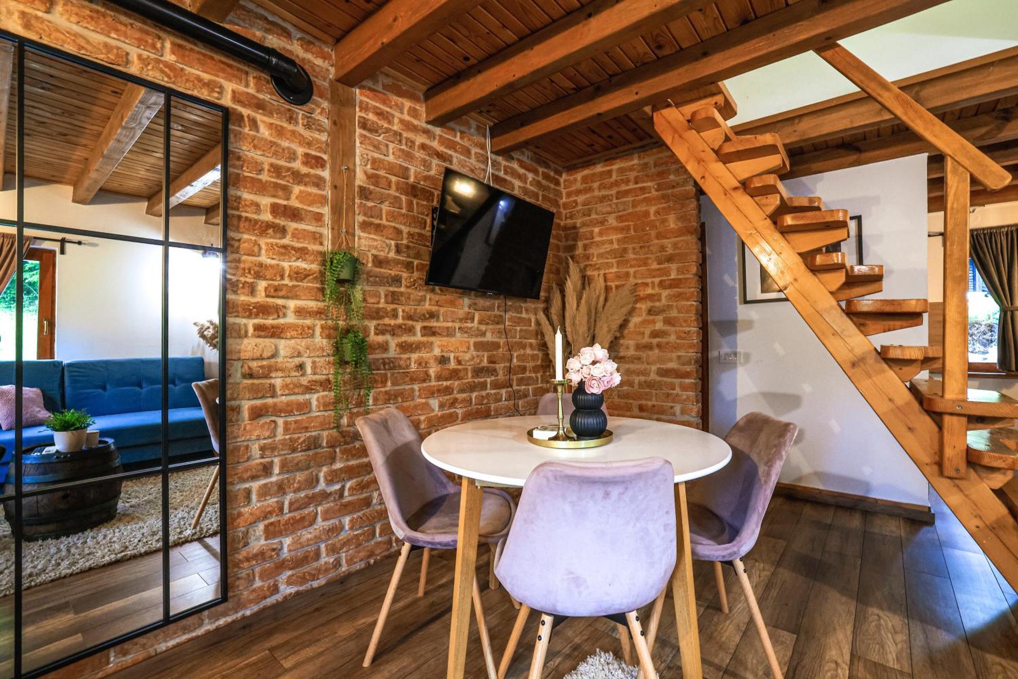 Woodenhouse With Two Apartments Otočac Dış mekan fotoğraf