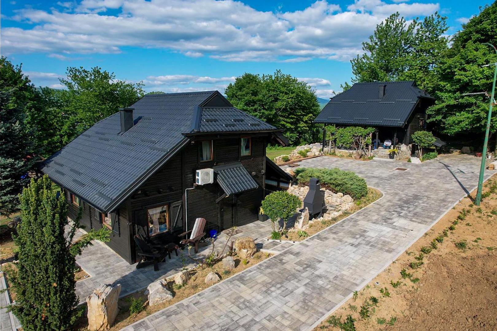 Woodenhouse With Two Apartments Otočac Dış mekan fotoğraf